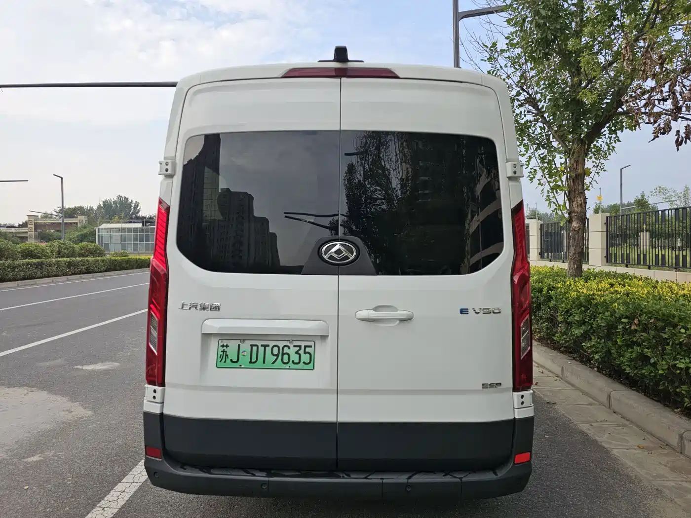 Maxus New Tour EV90 2026 2022 BUS Standard Long Wheelbase High Roof 9-seater 88.55kWh