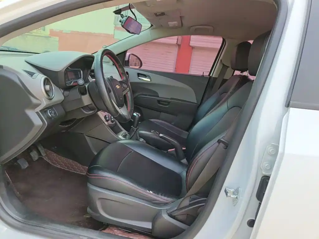 Chevrolet Aveo 2015 2014 Sedan 1.4SE MT Joy Edition