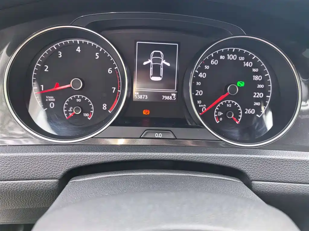 Volkswagen Golf 2017 1.6L Auto Comfort Millionth Edition фото 5