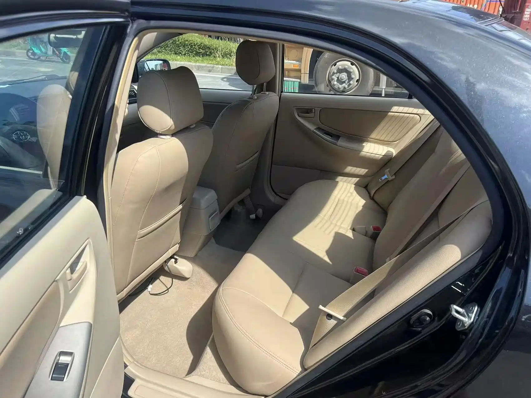Photo 8 - Toyota Corolla