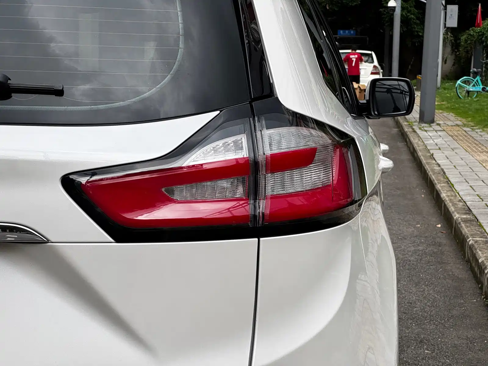 Фото 9 - Ford Edge
