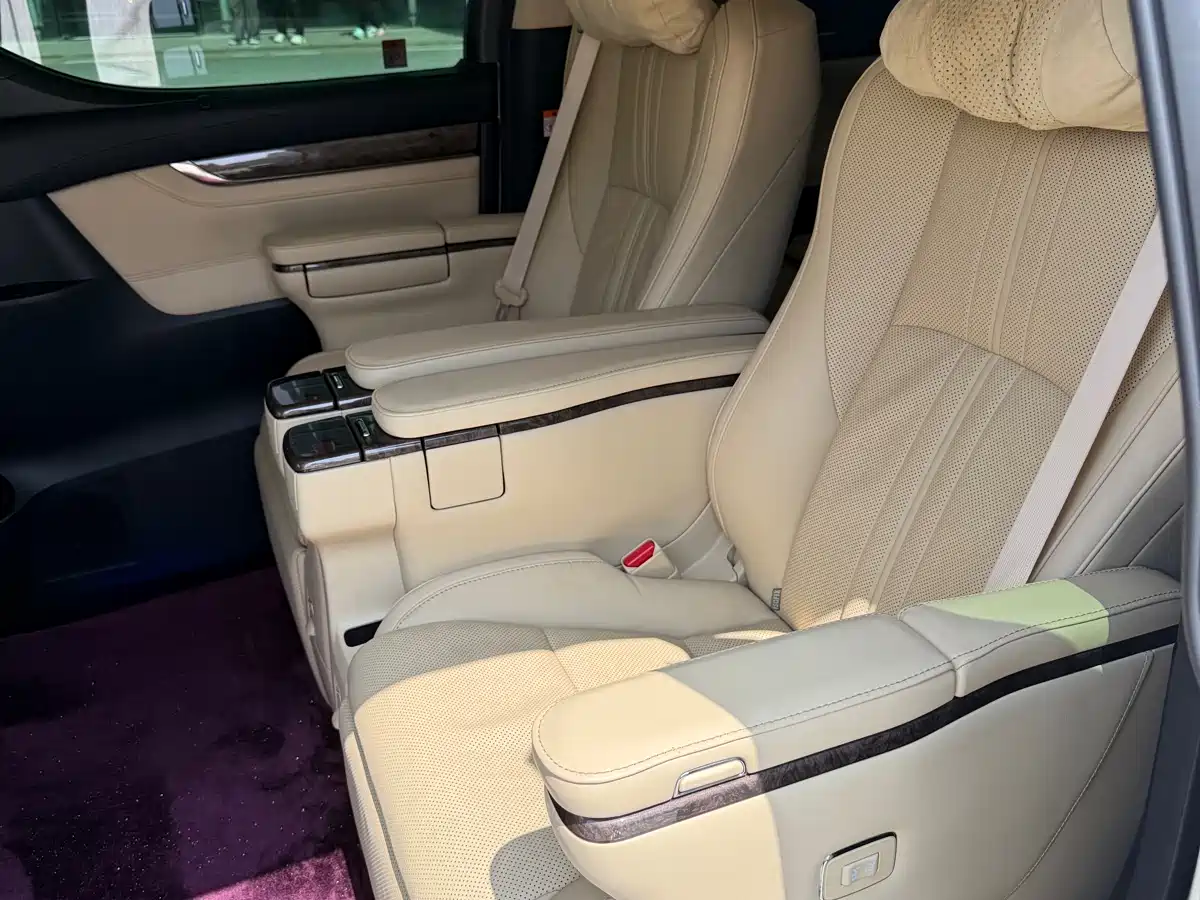 Toyota Alphard 2023 Dual Hybrid 2.5L Ultimate Gold Edition фото 11