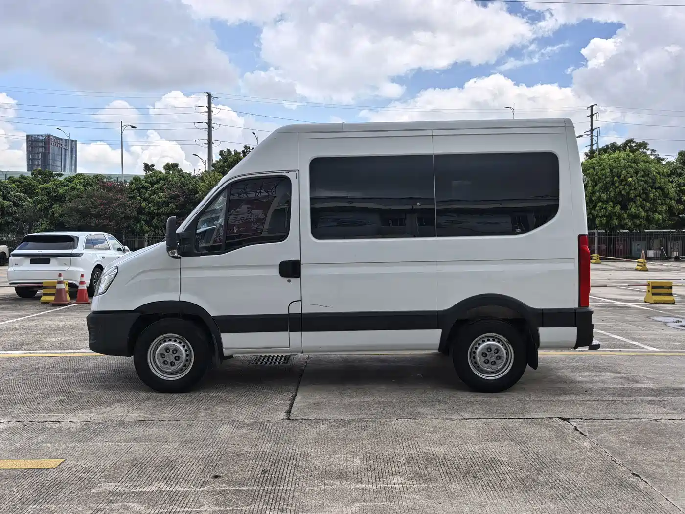 Iveco Daily 2022 2021 2.0T Manual Chaorui Short Wheelbase High Roof Sliding Door F1A