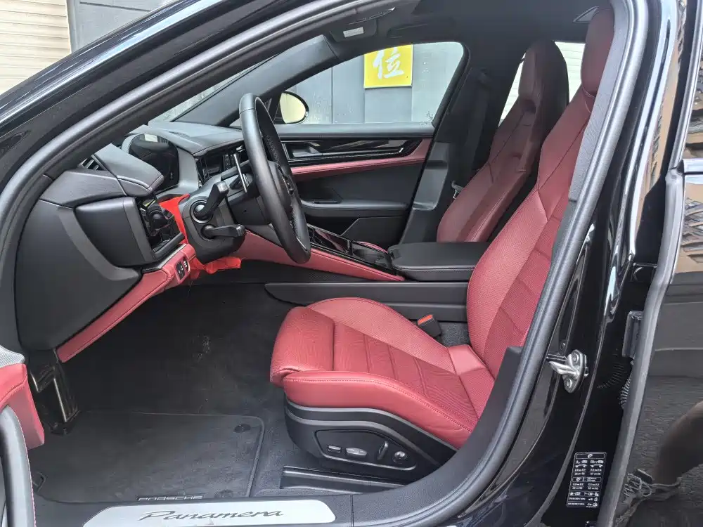 PORSCHE PANAMERA
