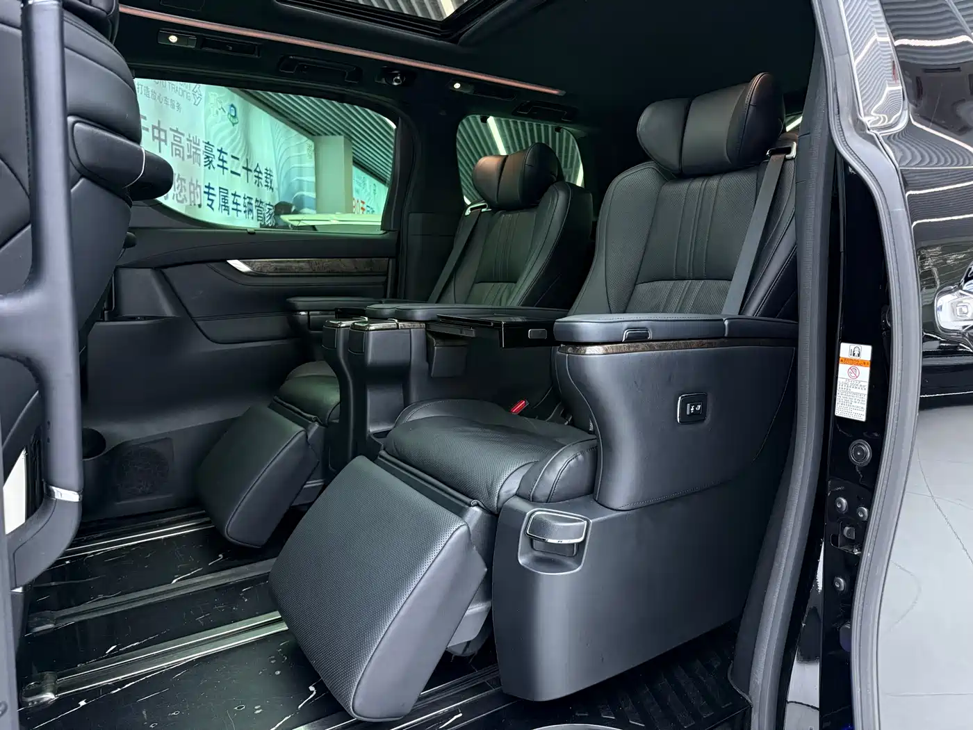 Toyota Vellfire 2020 Twin Engine 2.5L HV Premium Edition фото 13