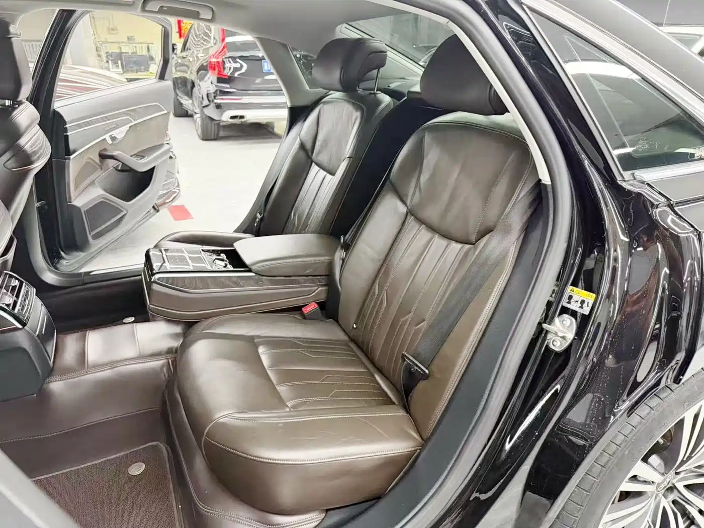 Photo 13 - Audi A8