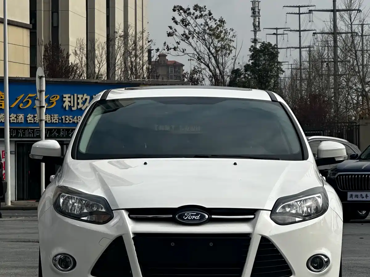Ford Focus 2014 2012 Hatchback 2.0L Automatic Luxury Sport