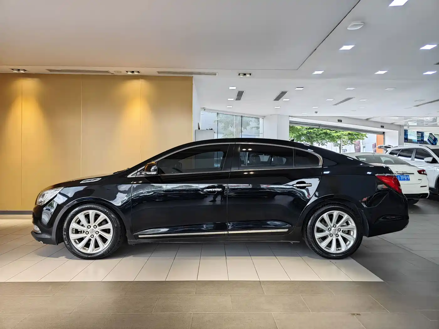 Фото 6 - Buick LaCrosse