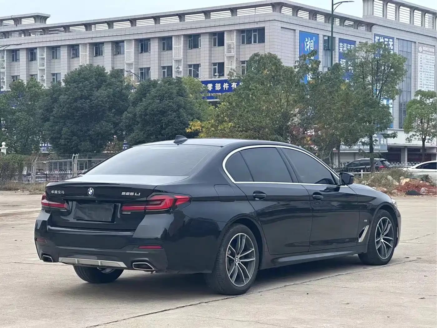BMW 5 Series 2021 525Li M Sport Package фото 4