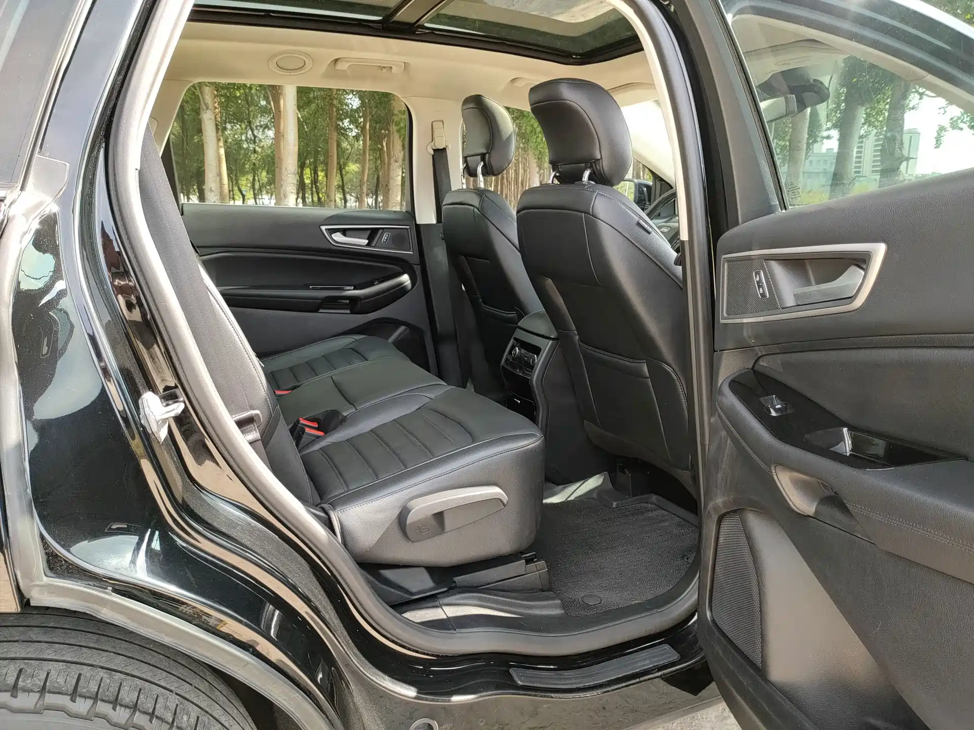 Фото 16 - Ford Edge