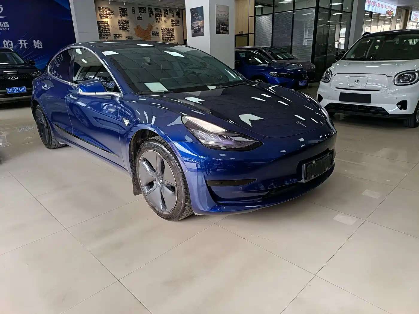 TESLA MODEL 3
