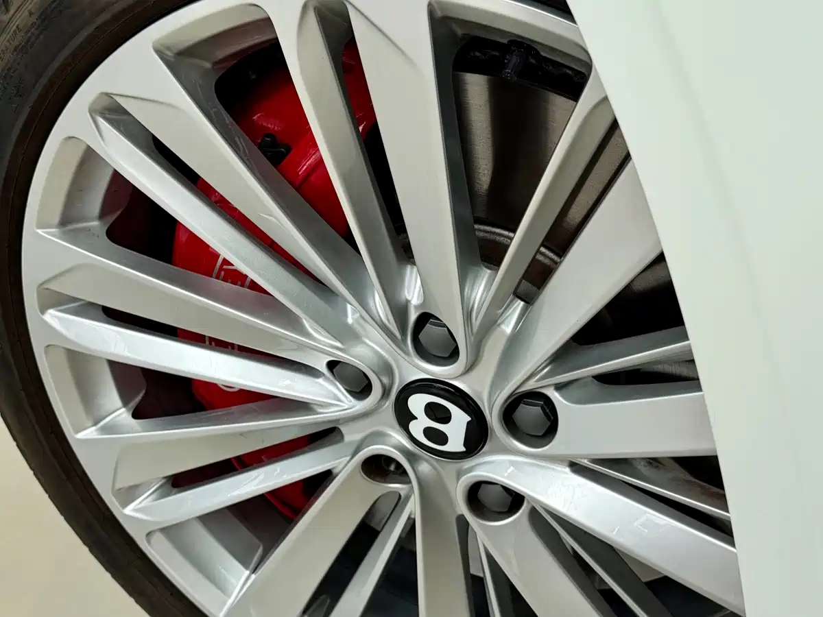 Фото 3 - Bentley Continental Plug-in Hybrid