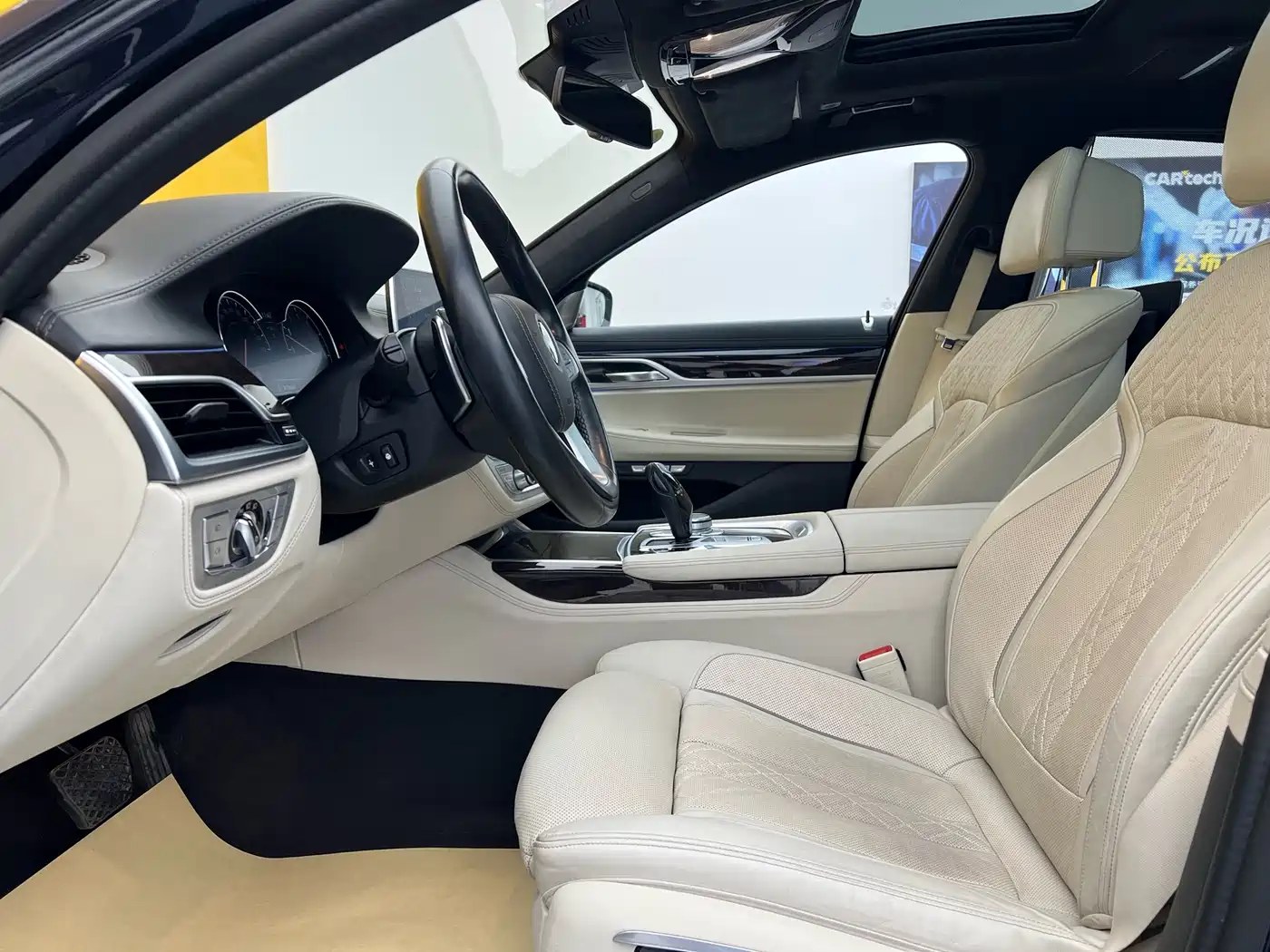 BMW 7 Series 2016 740Li Premium фото 3