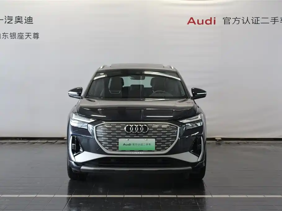 AUDI Q4 E TRON