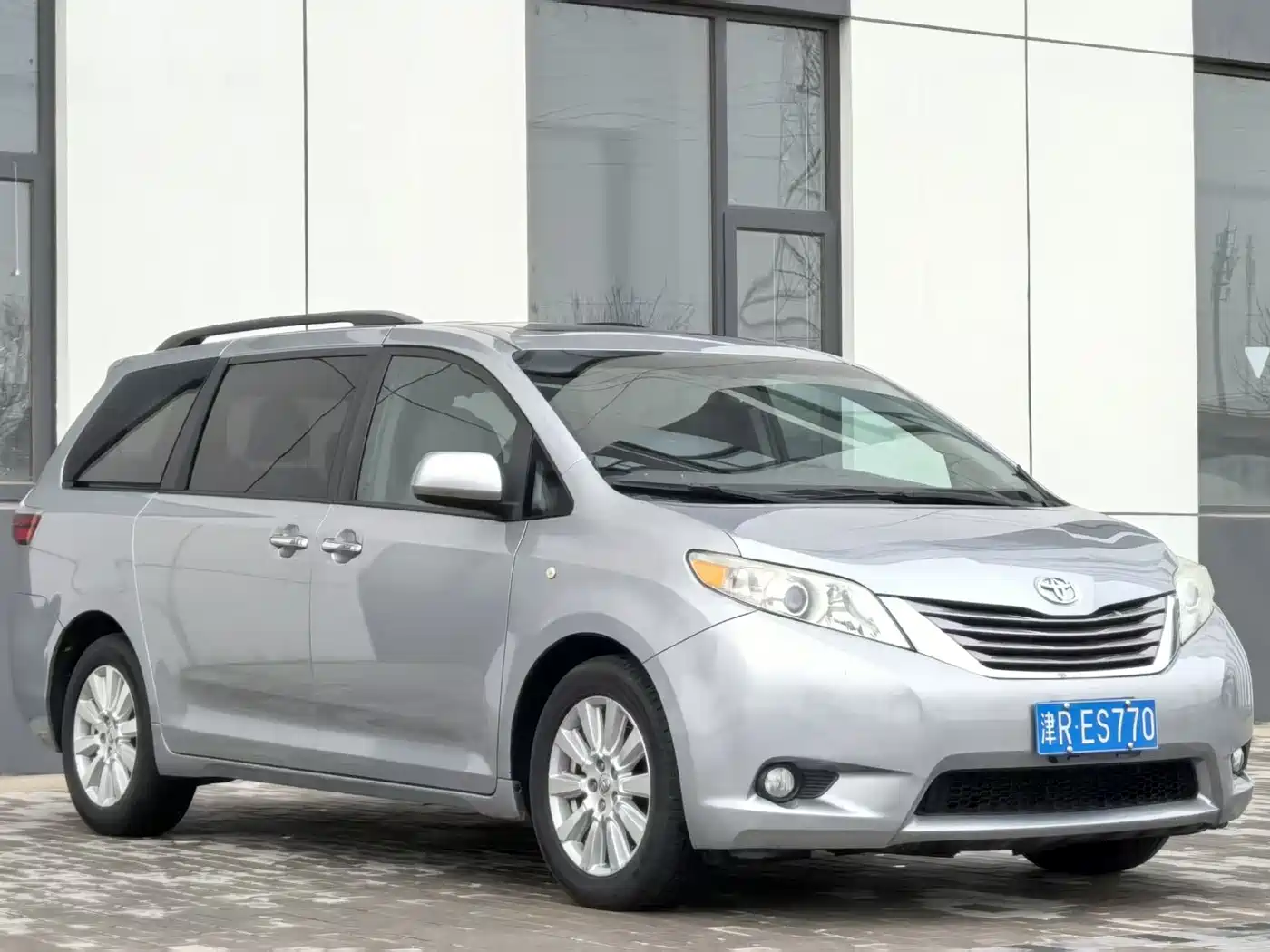TOYOTA SIENNA