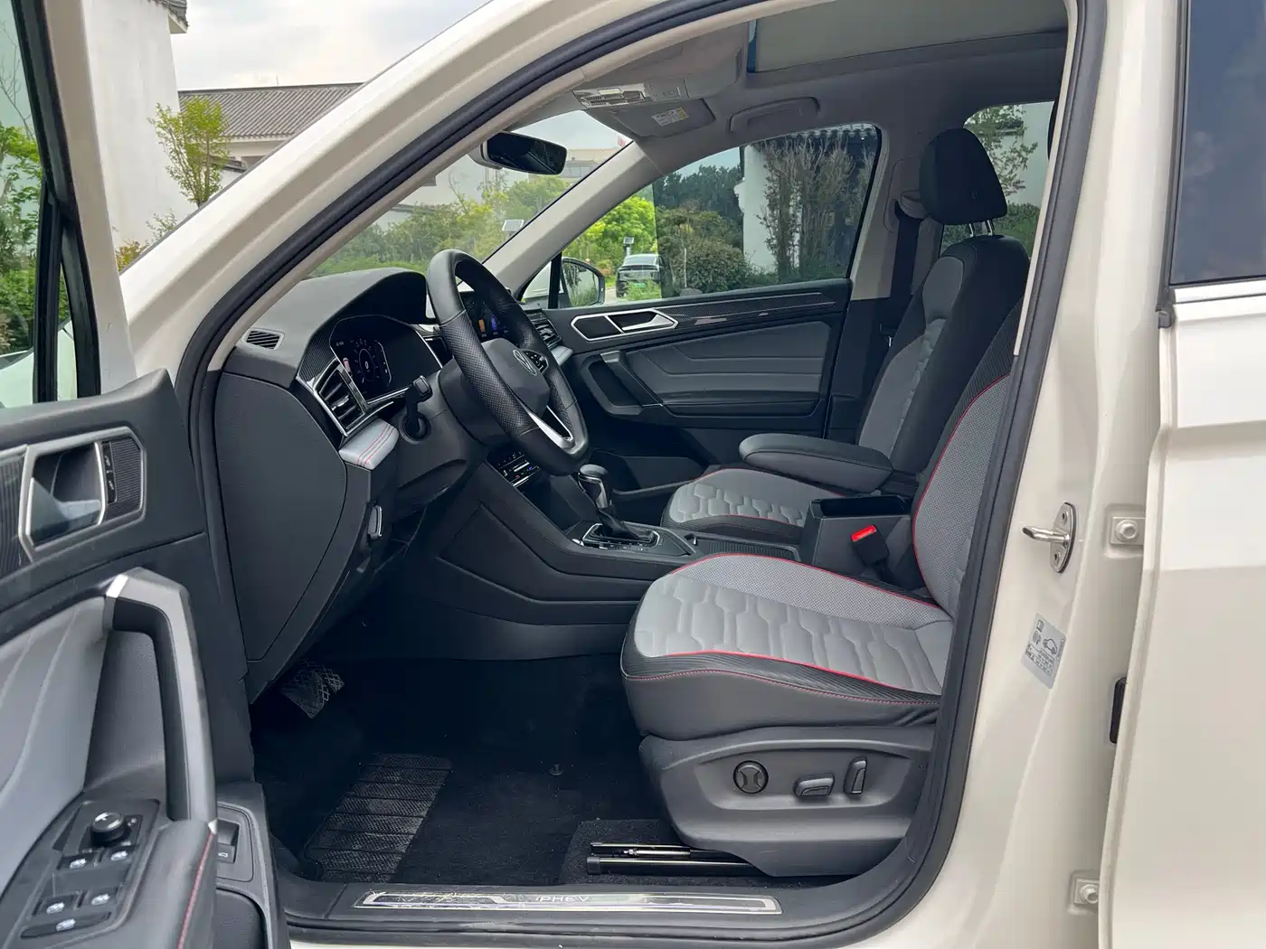 Volkswagen Tiguan L PHEV 2022 430PHEV Plug-in Hybrid Flagship Edition фото 5