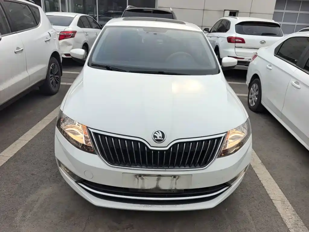 Photo 3 - Škoda Rapid