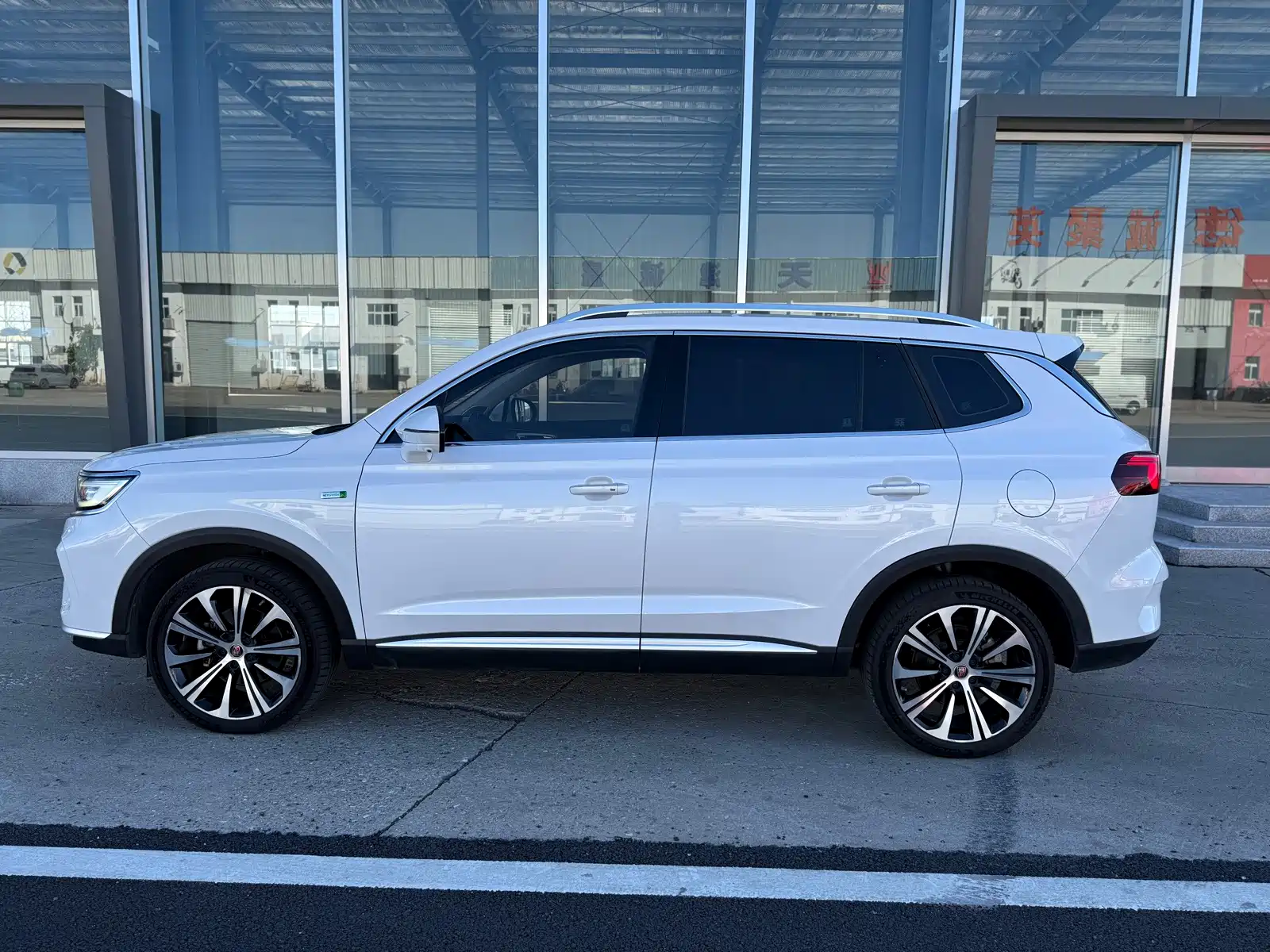 Photo 4 - Roewe RX5 eMAX