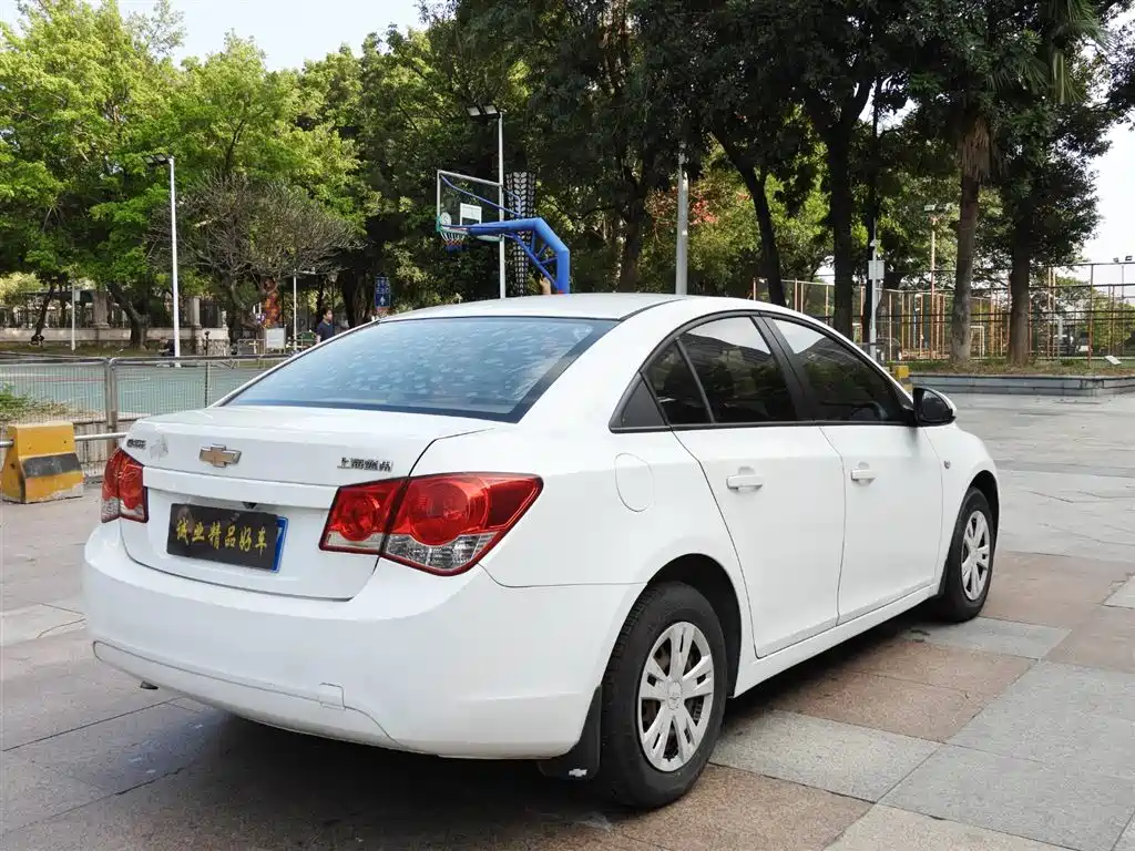 Chevrolet Cruze 2013 1.6L SL MT фото 5