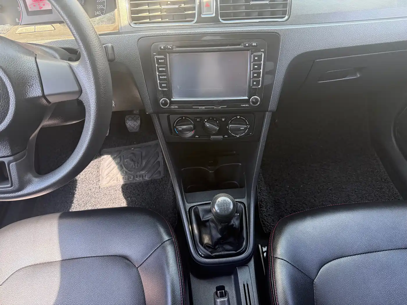 Volkswagen Santana 2015 1.6L Manual Trend Edition фото 11