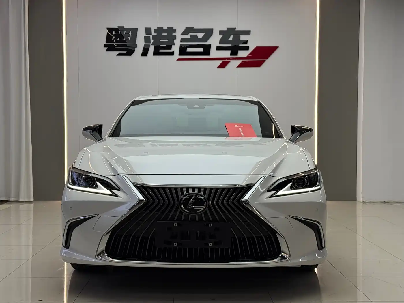 Lexus ES 2020 200 Luxury фото 3