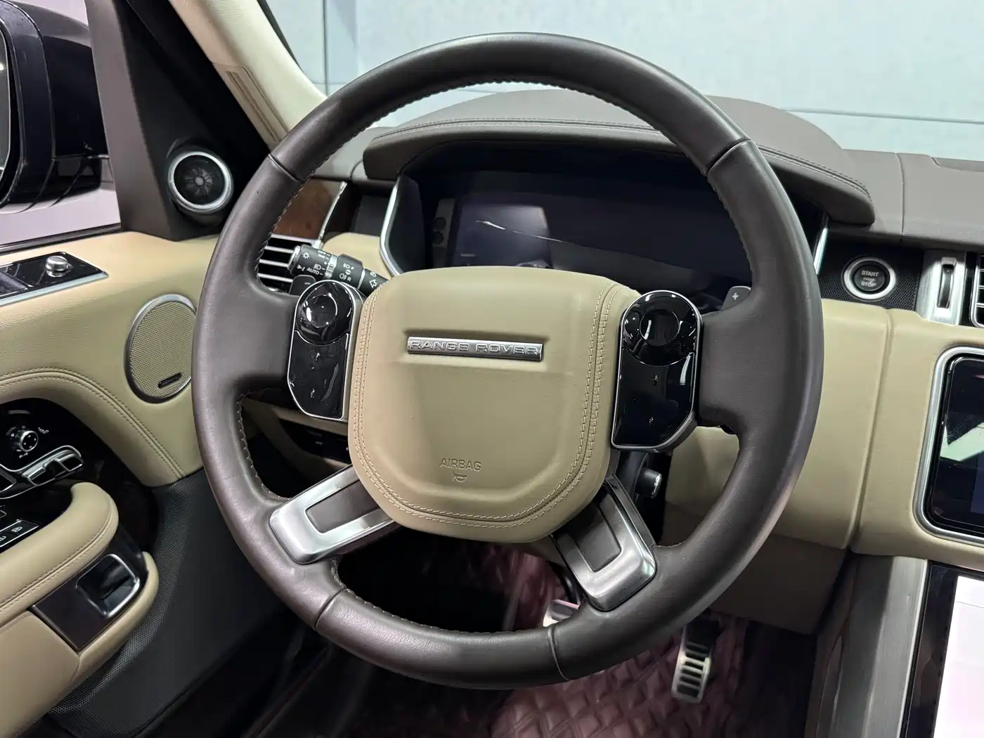 Land Rover Range Rover 2022 3.0 L6 360PS Heritage Edition фото 14