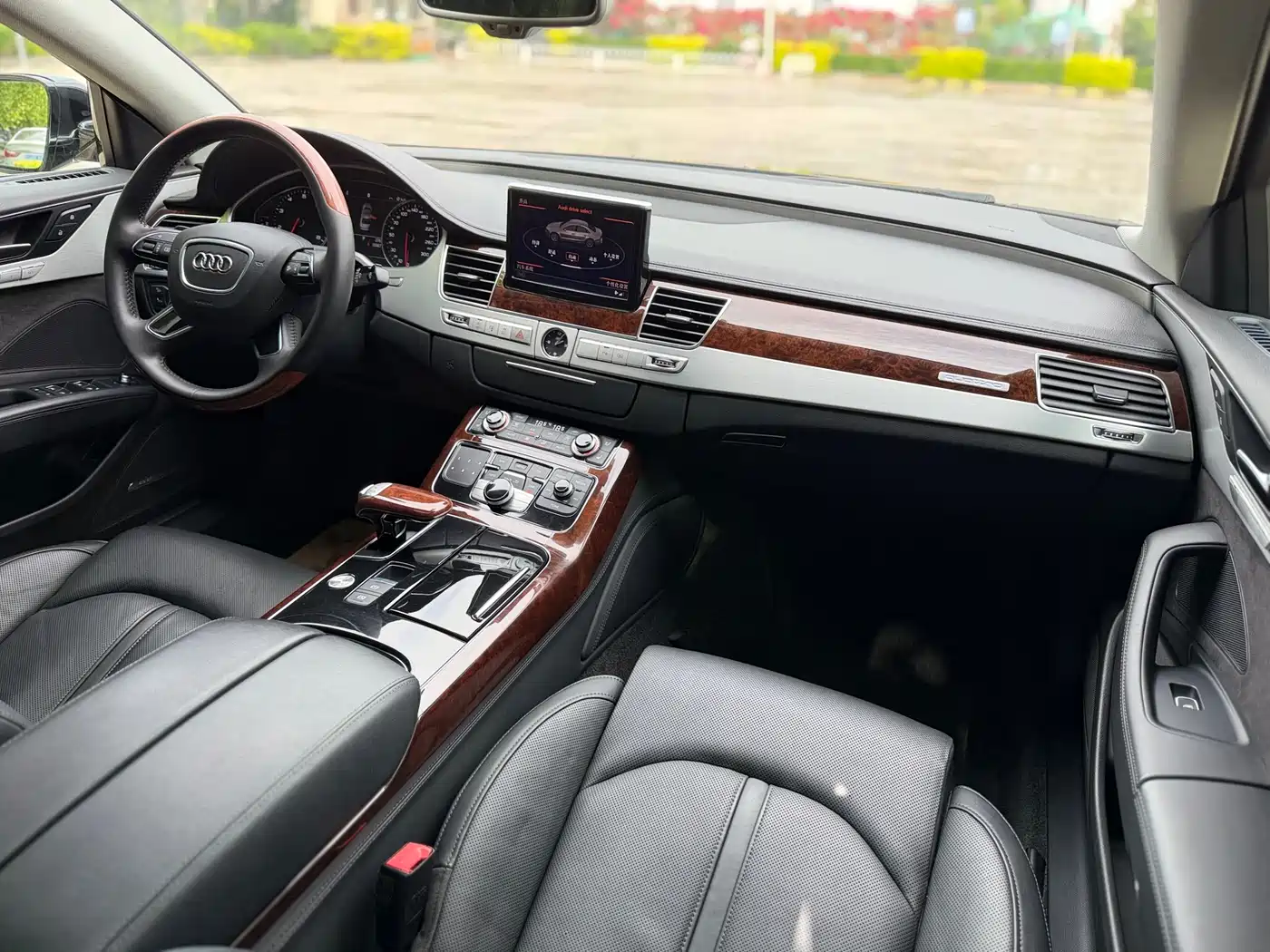 Audi A8 2013 A8L 50 TFSI quattro Exclusive фото 5