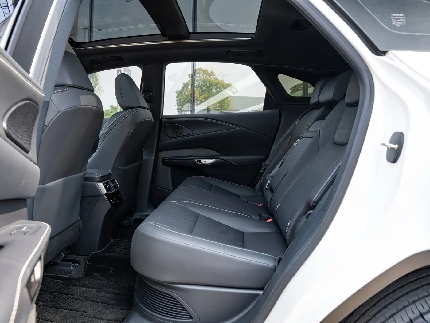 Photo 10 - Lexus RX