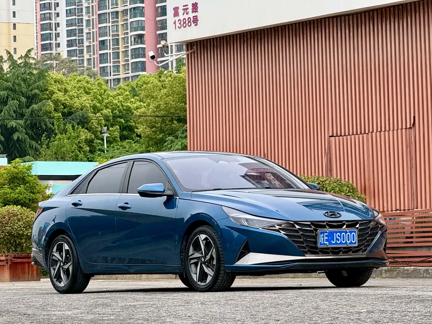 Hyundai Elantra 2021 1.5L CVT LUX Premium Edition фото 8