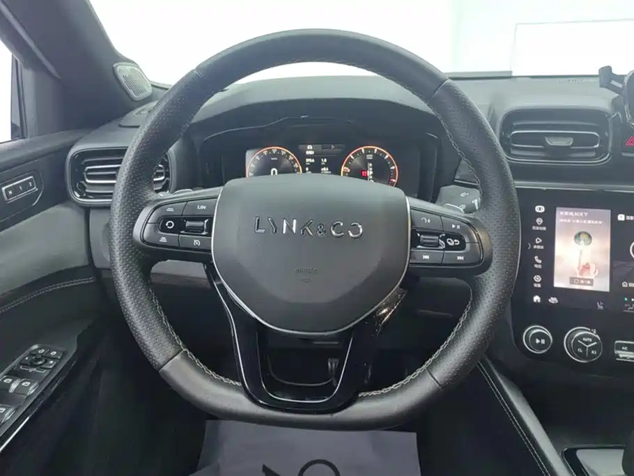 Lynk & Co 03 2021 2.0TD Auto Jin Pro фото 15