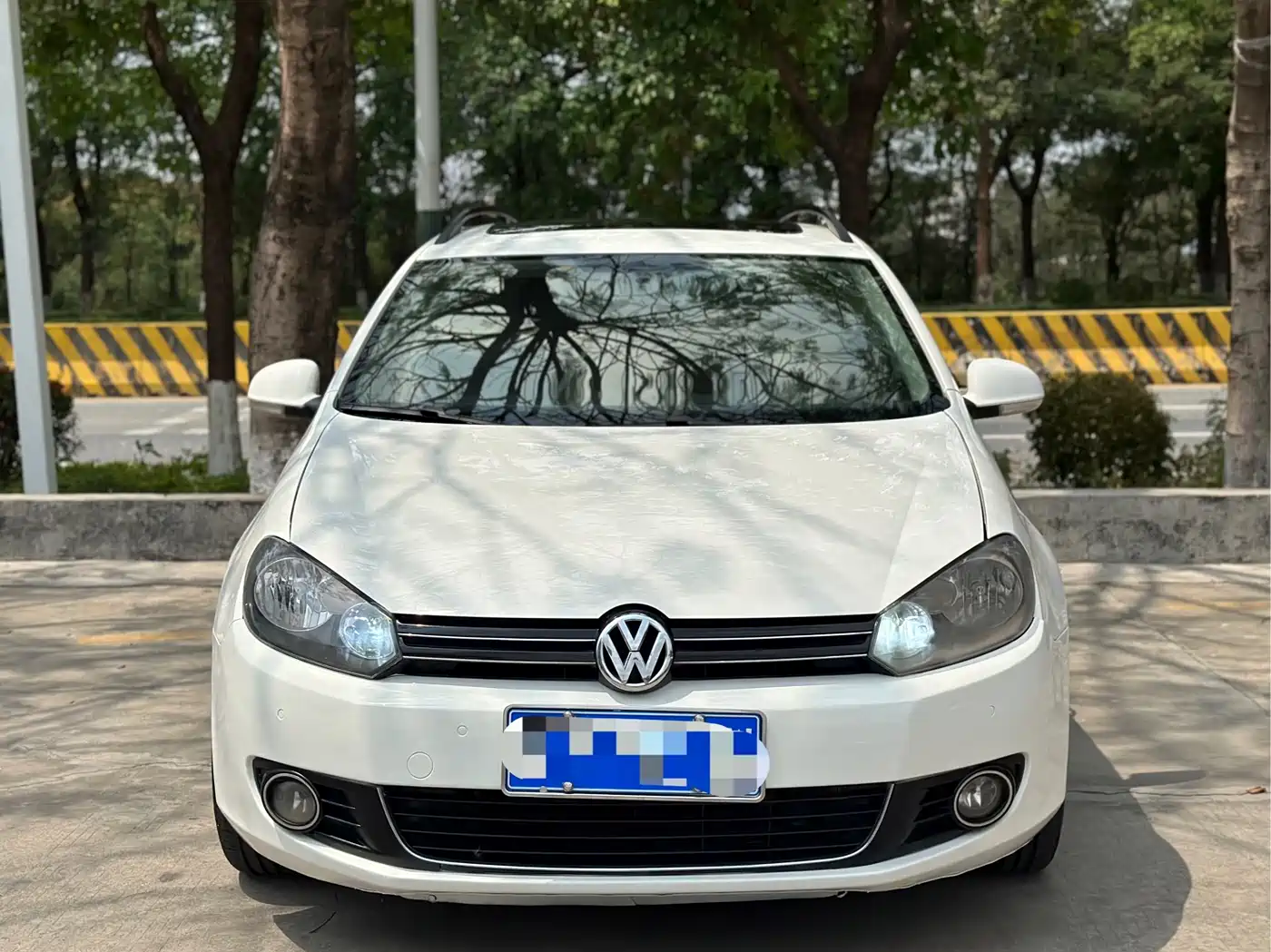 Volkswagen Golf (Import) 2011 Model 1.4TSI Luxury Touring фото 2