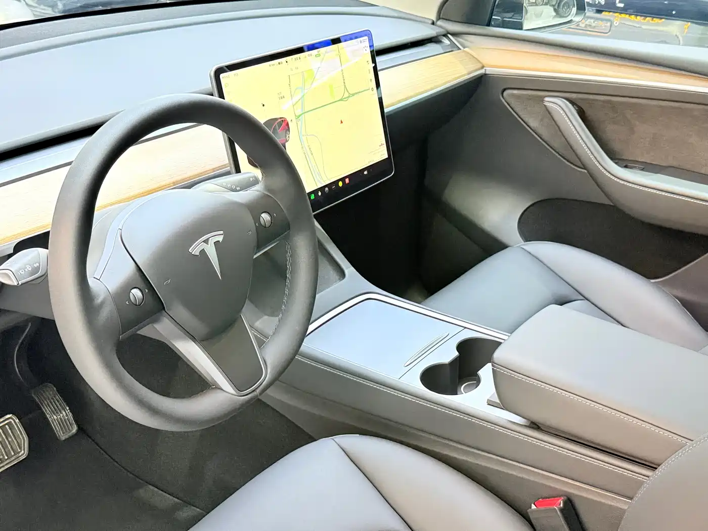 TESLA MODEL Y