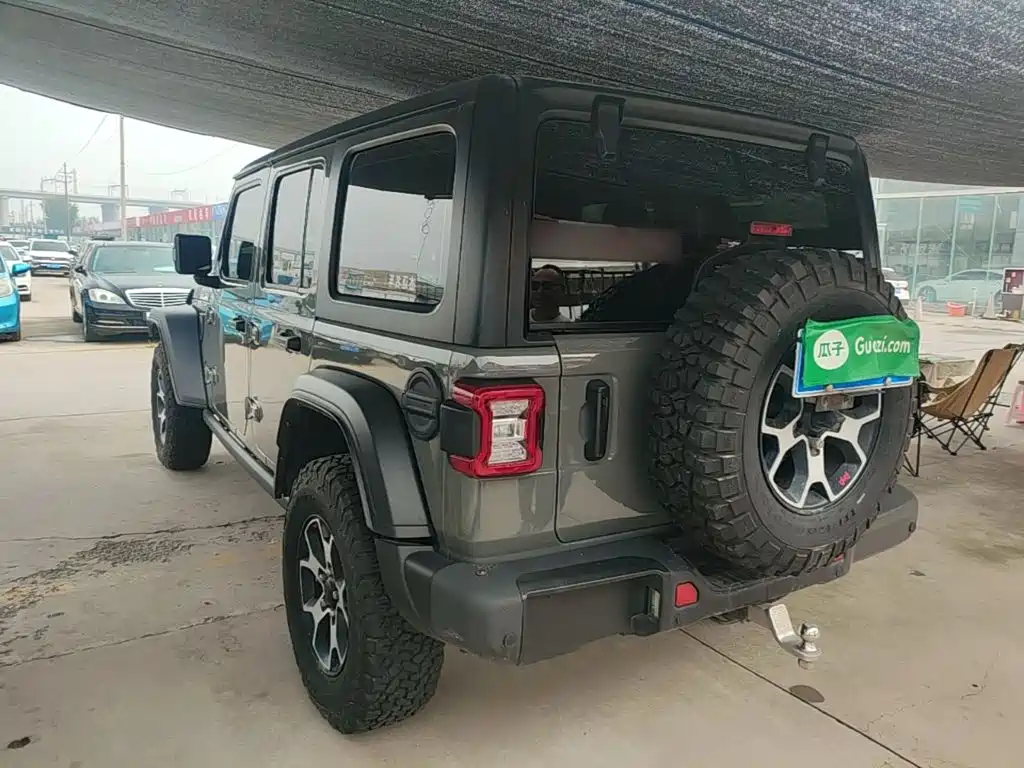 Фото 5 - Jeep Wrangler