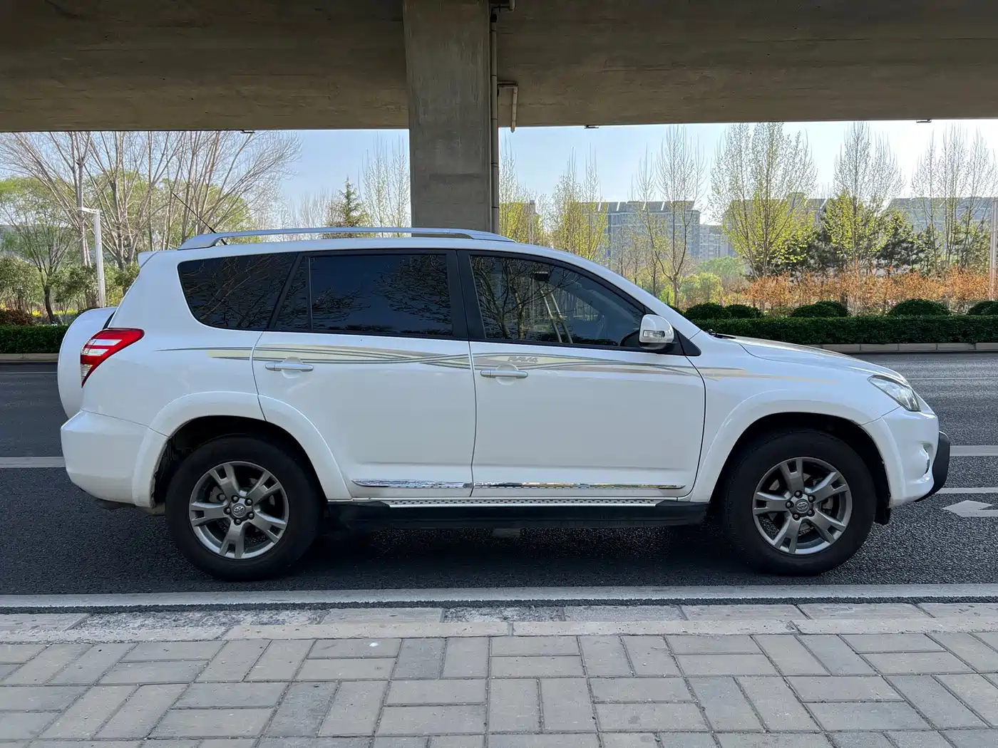 Toyota RAV4 Rongfang 2012 Styling Edition 2.4L Automatic 4WD Luxury фото 31