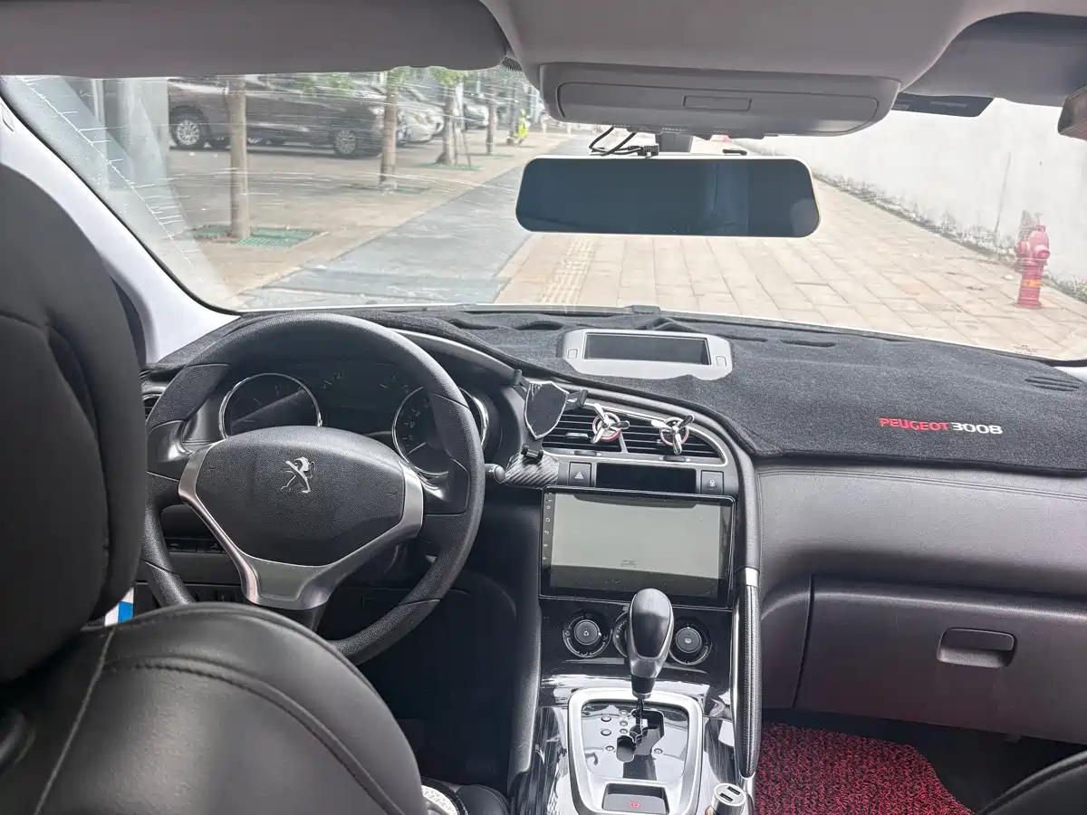 Peugeot 3008 2015 2.0L Automatic Classic Edition фото 8
