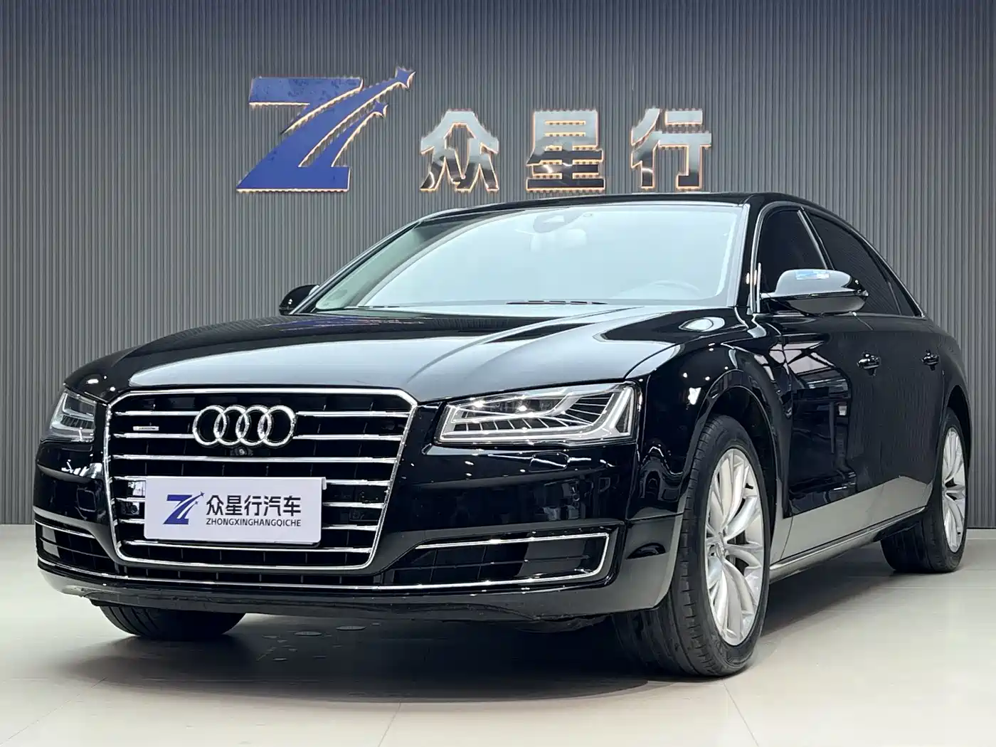 Фото 1 - Audi A8