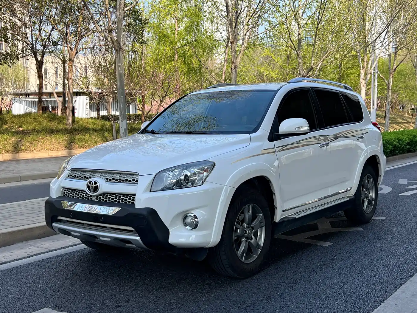Toyota RAV4 Rongfang 2012 Styling Edition 2.4L Automatic 4WD Luxury фото 3