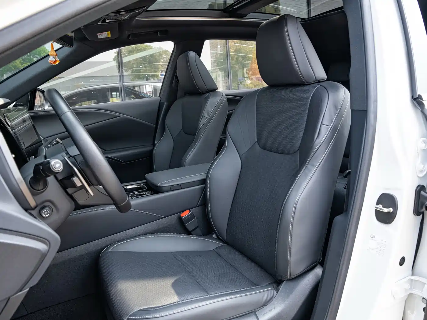 Photo 11 - Lexus RX