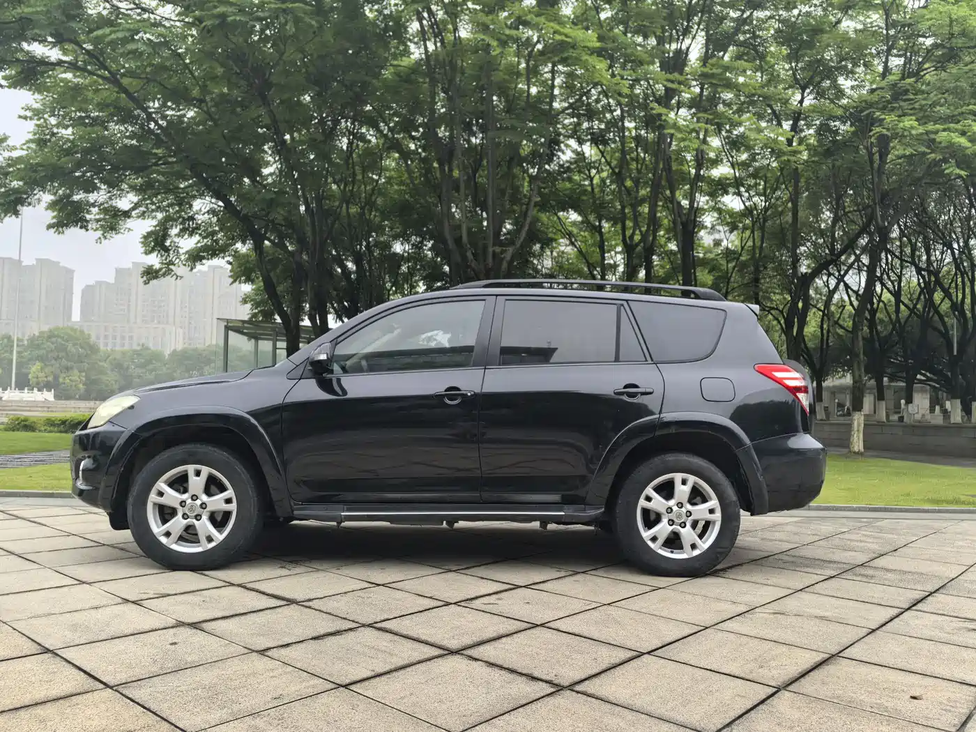 Toyota RAV4 Rongfang 2012 Styling Edition 2.0L Automatic 4WD фото 4