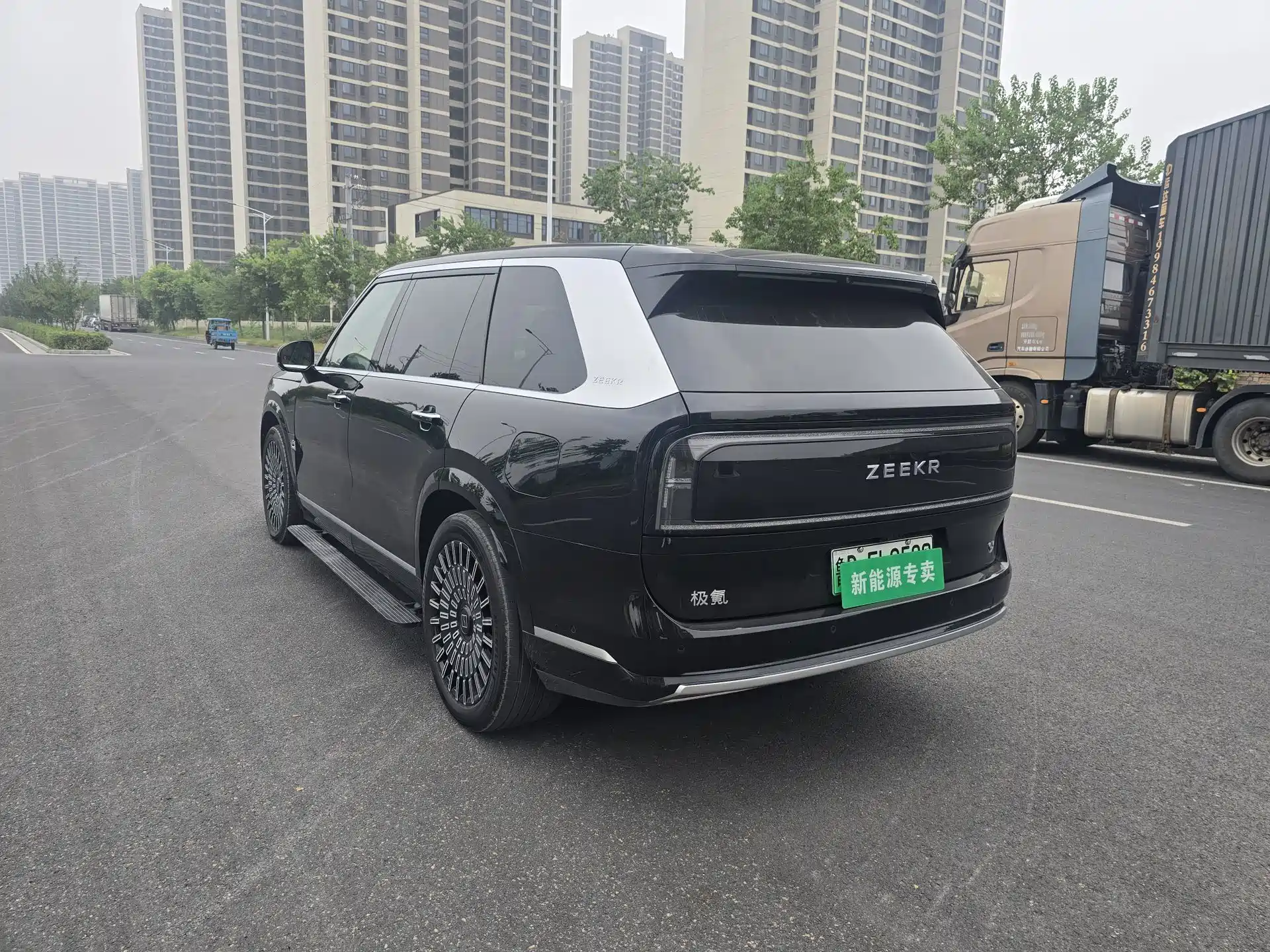 Photo 6 - ZEEKR 9X