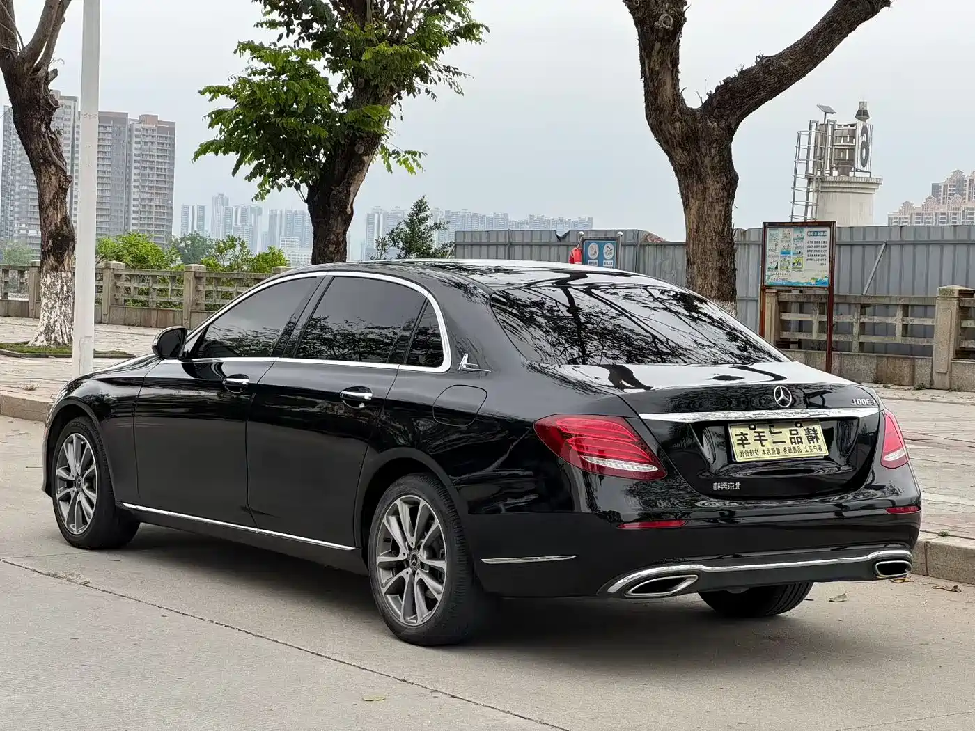 Mercedes-Benz E-Class 2019 E 300 L Fashion фото 9