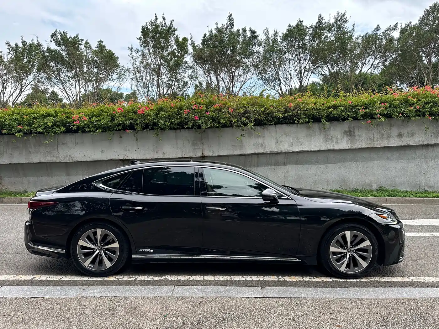 Lexus LS 2018 500h Excellence Edition China V фото 9