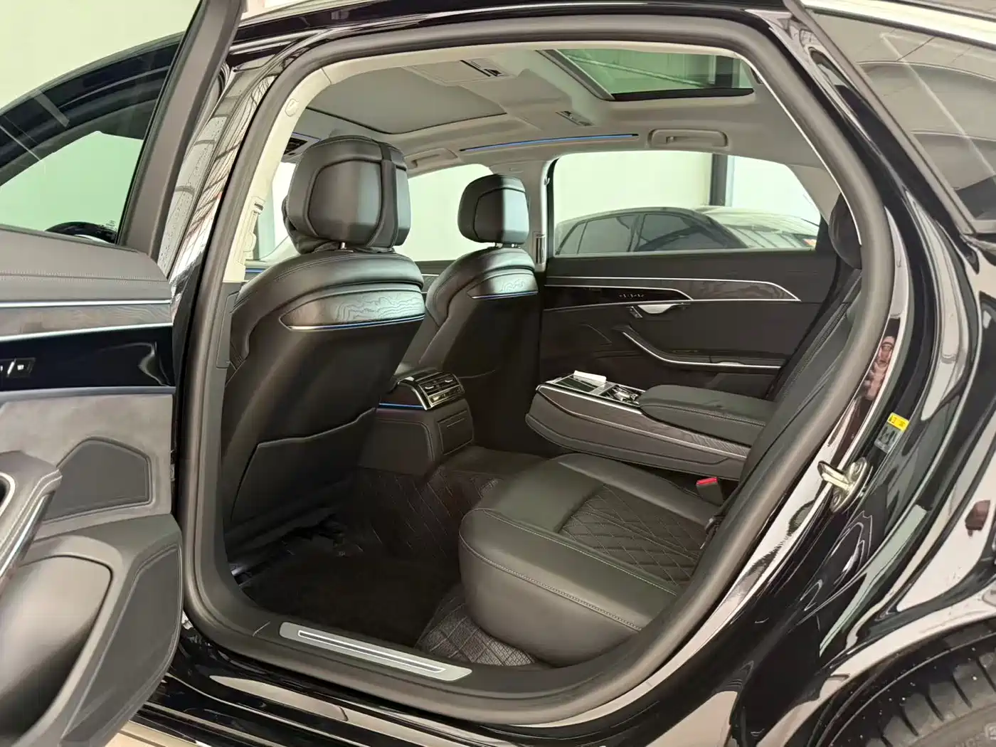 Audi A8 2024 Model A8L 50 TFSI quattro Premium Selection фото 8