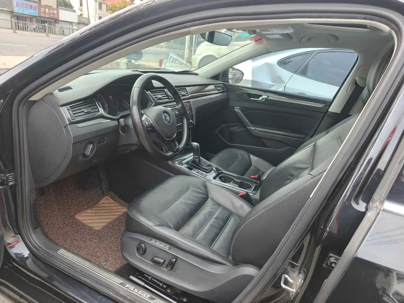 Volkswagen Passat 2016 330TSI DSG Executive Edition фото 7