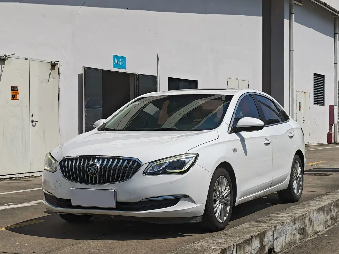 Photo 1 - Buick Excelle
