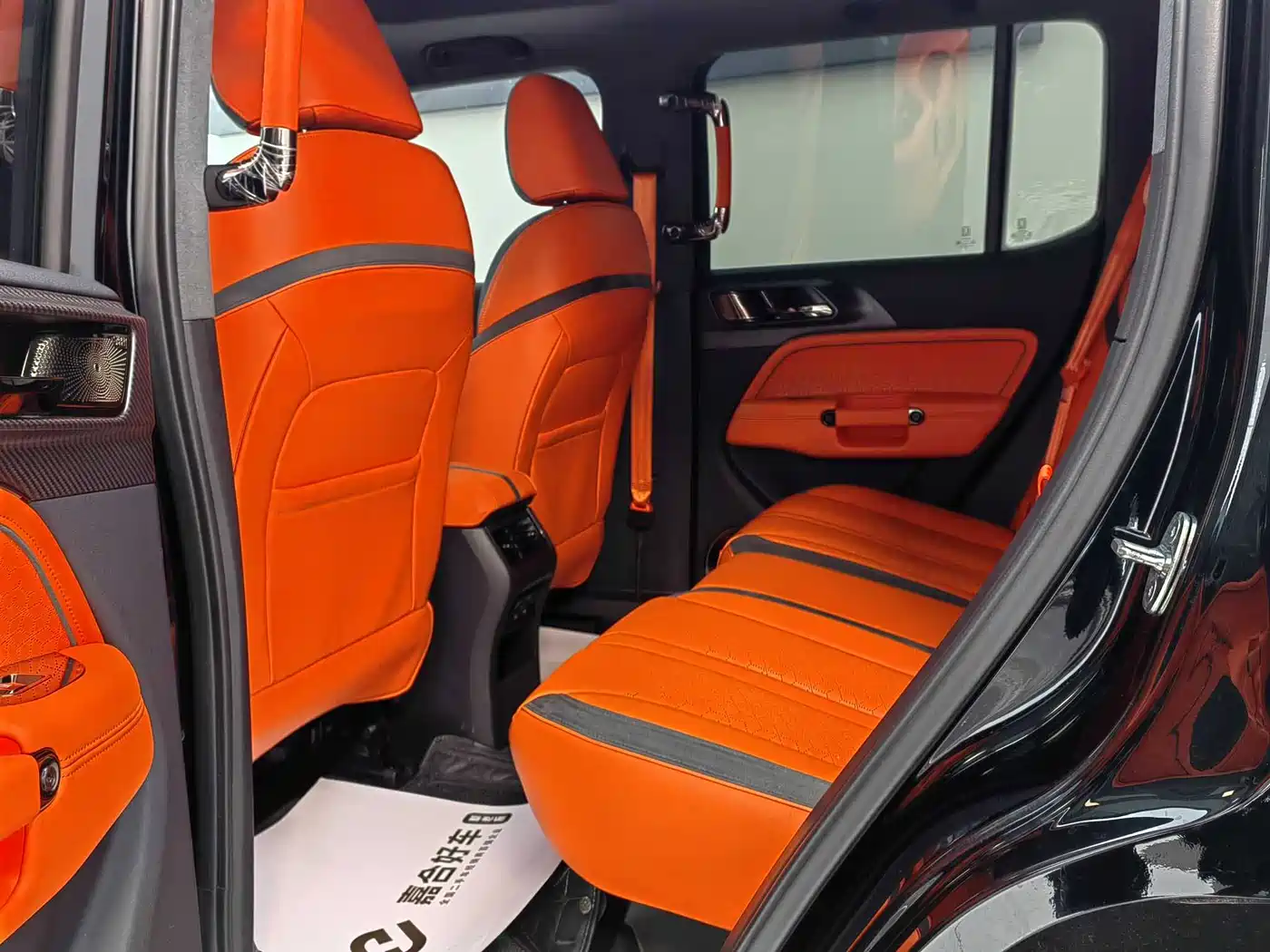 TANK CO CREATION TANK 300