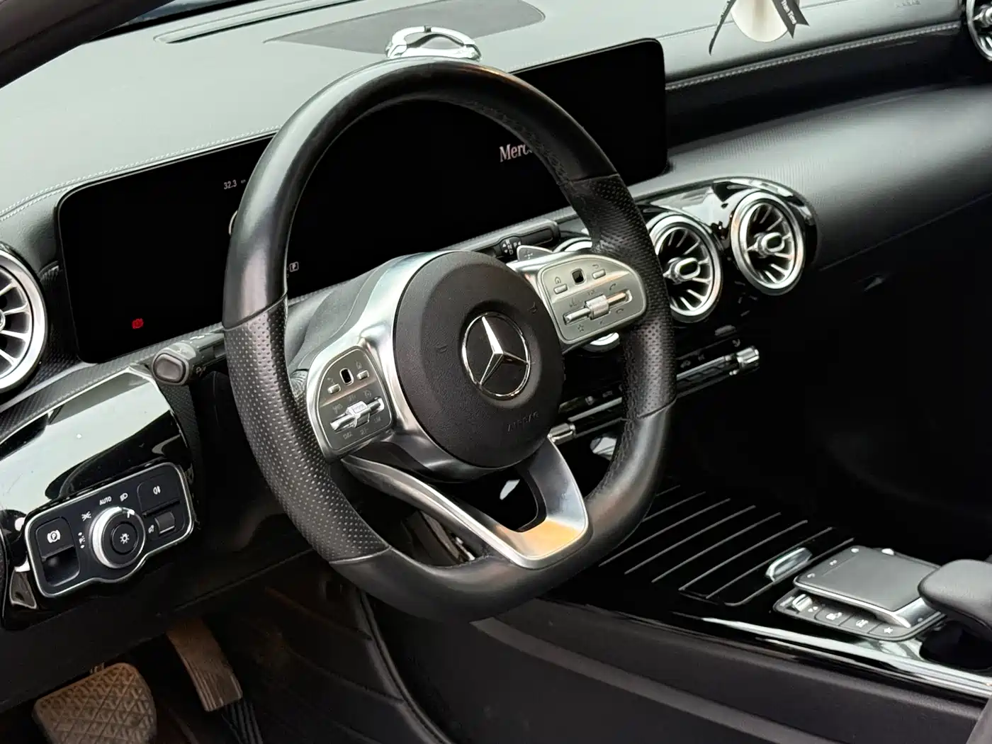 Mercedes-Benz A-Class 2021 A 200 L Sport Sedan Fashion Edition фото 9