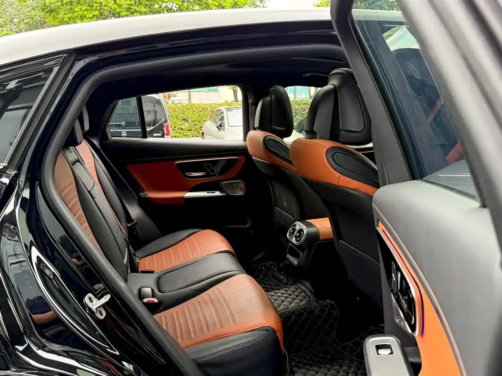 Mercedes-Benz GLC Coupe 2024 GLC 260 4MATIC Coupe SUV фото 8