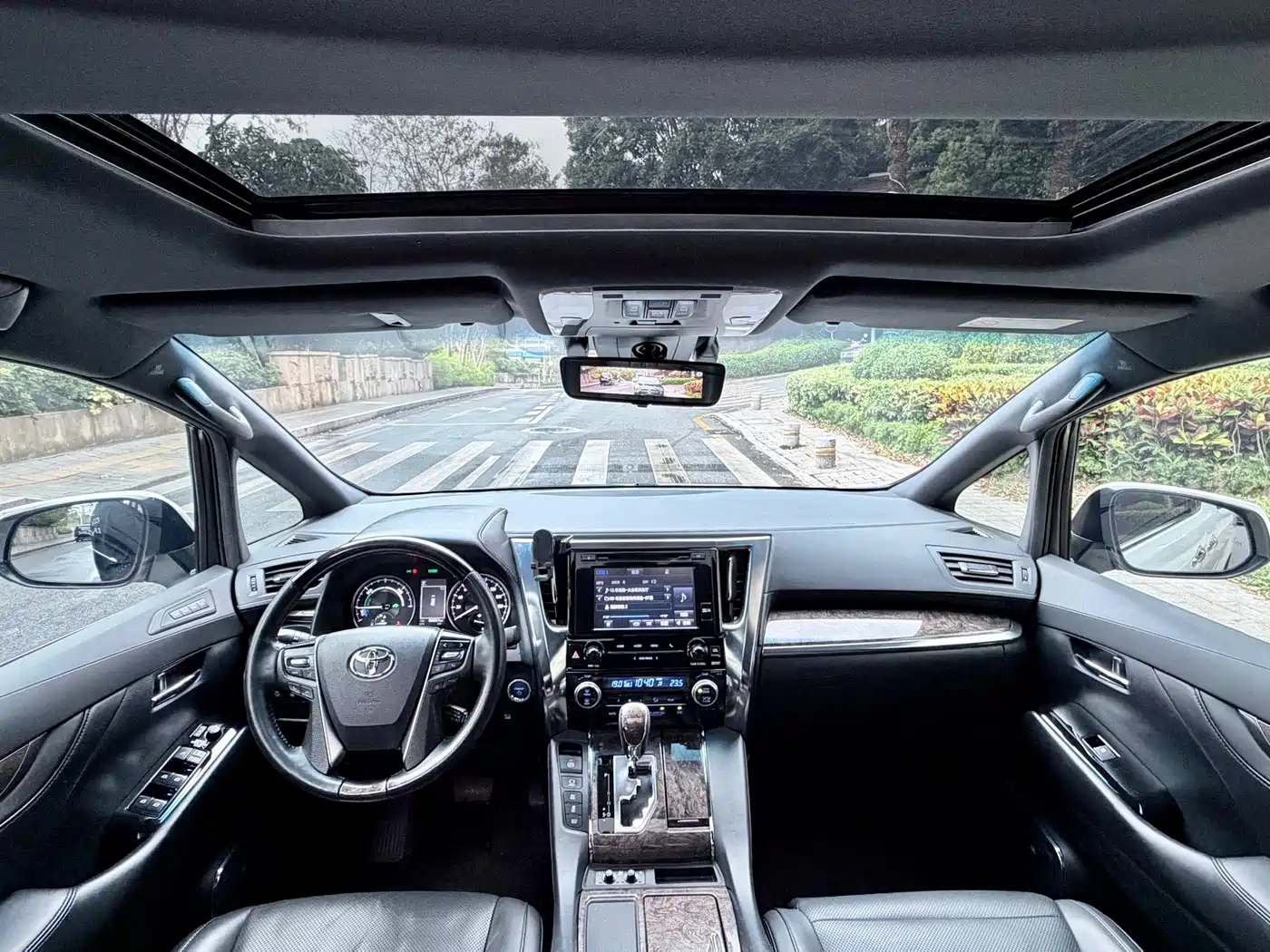 Toyota Alphard 2019 Hybrid 2.5L Premium Edition фото 6