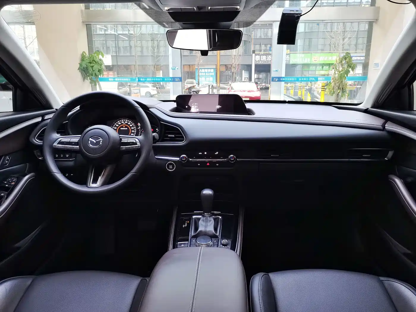 Фото 11 - Mazda CX-30